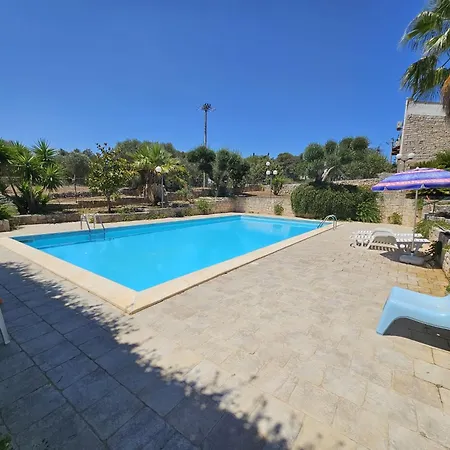 Trullo Matrimoniale Le Casedde * Ночи